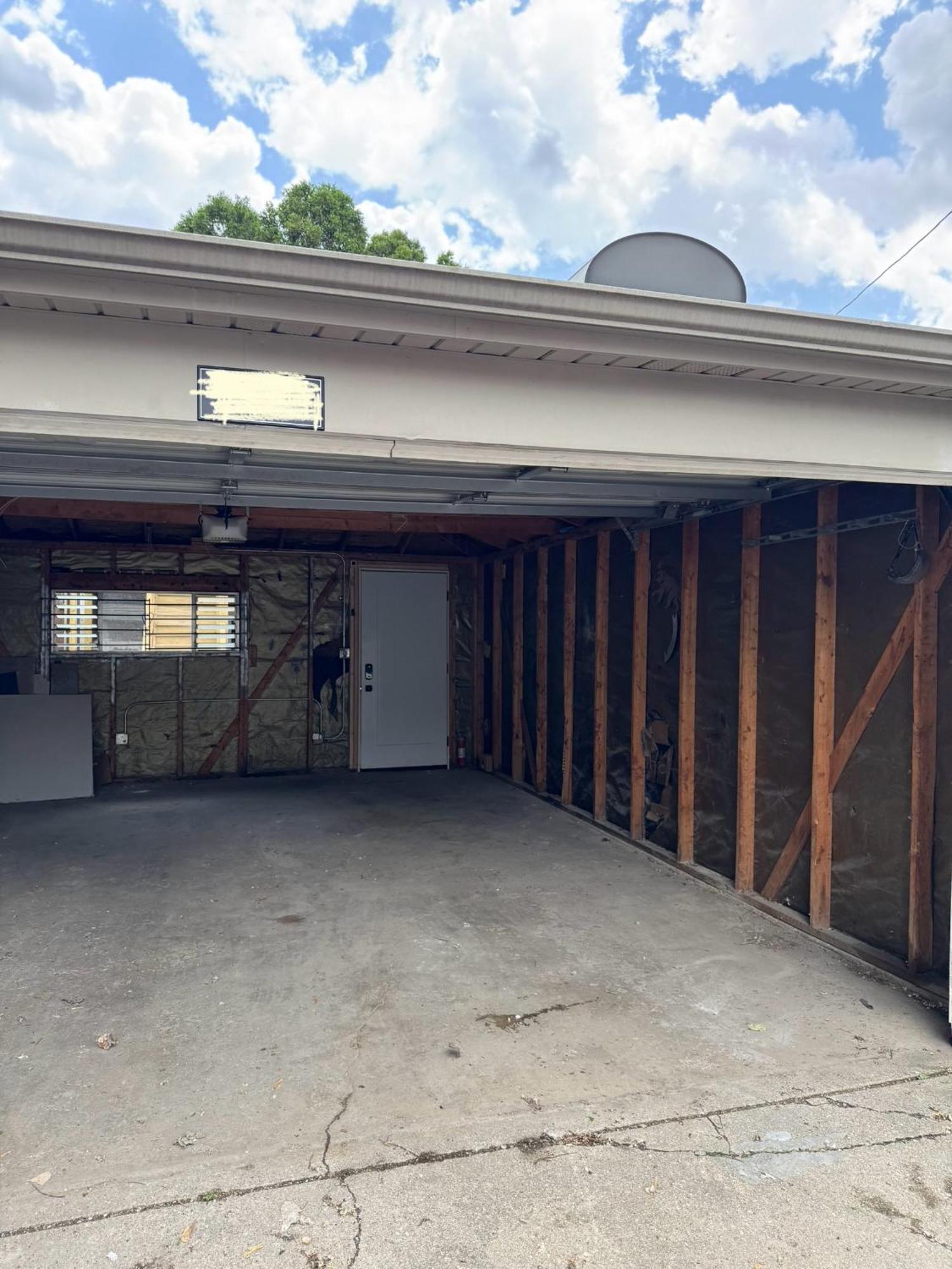 Chic Luxe Retreat Light Filled King Bed Garage Chicago