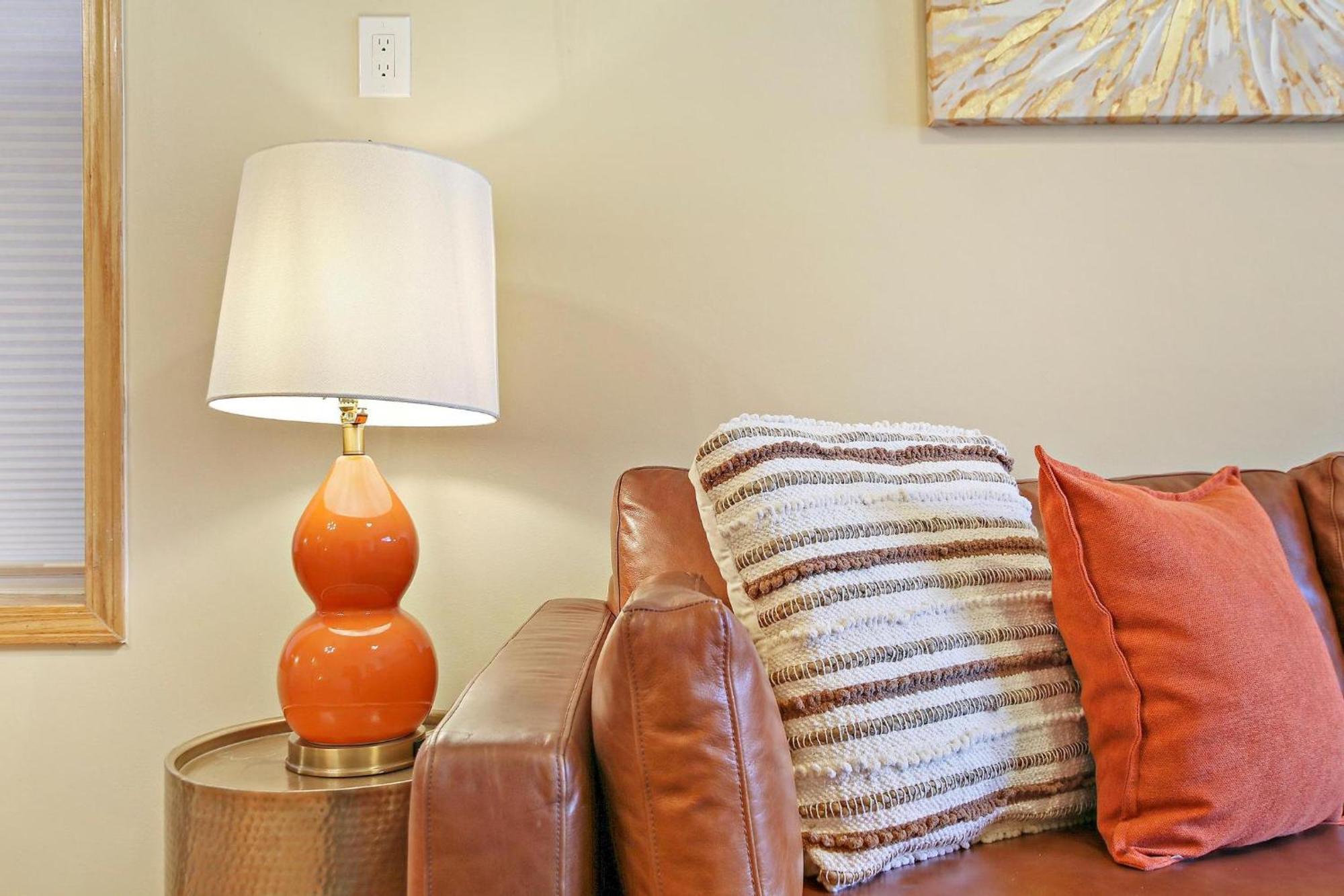 Apartment 2 Bed Near Ohare - Free Garage Parking - Quiet