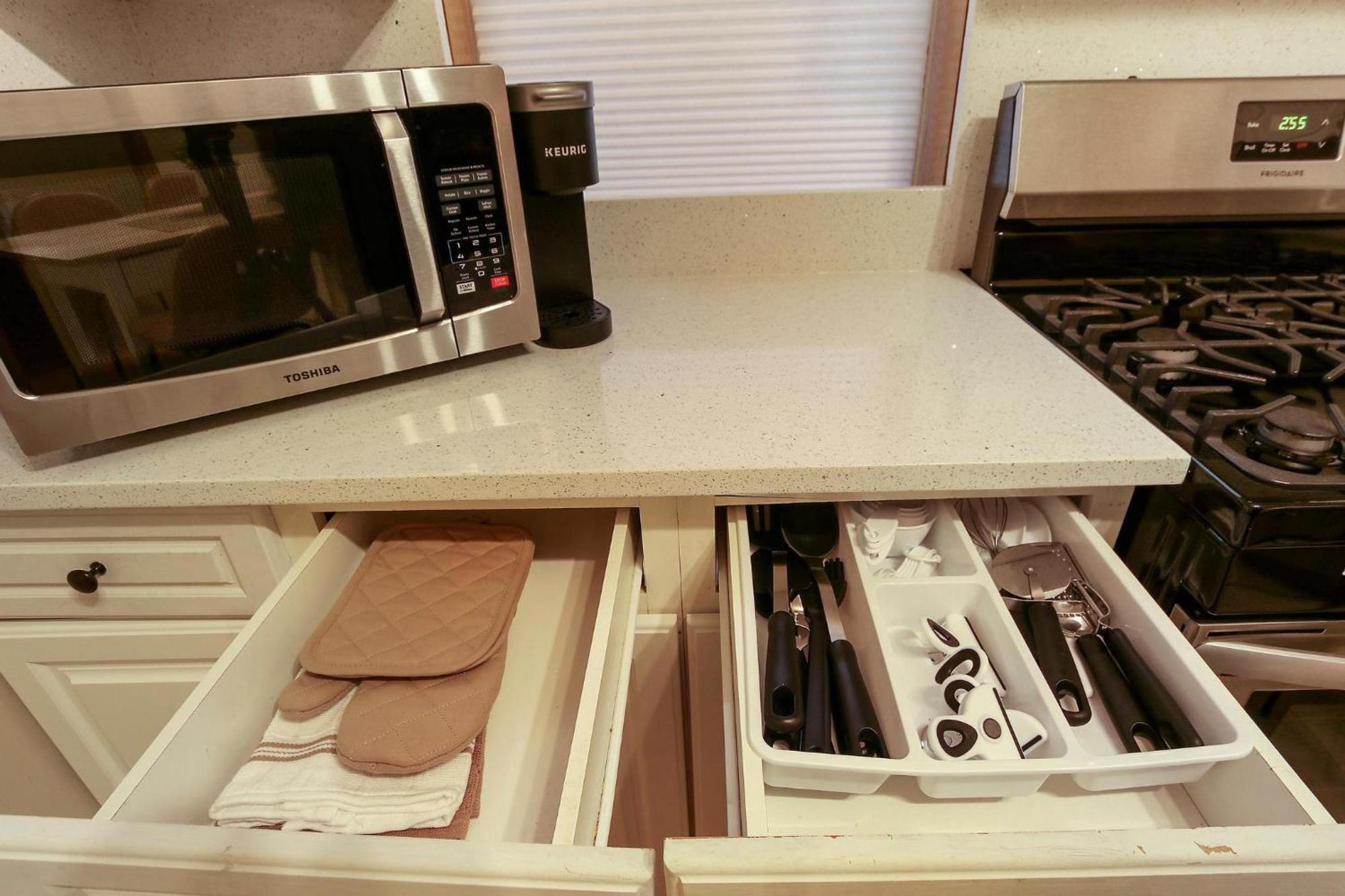 2 Bed Near Ohare - Free Garage Parking - Quiet Apartment