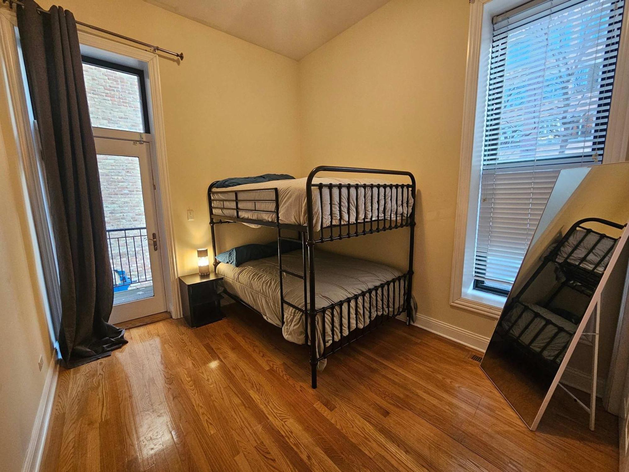 Apartment Gold Coast Downtown Sleeps 20 *