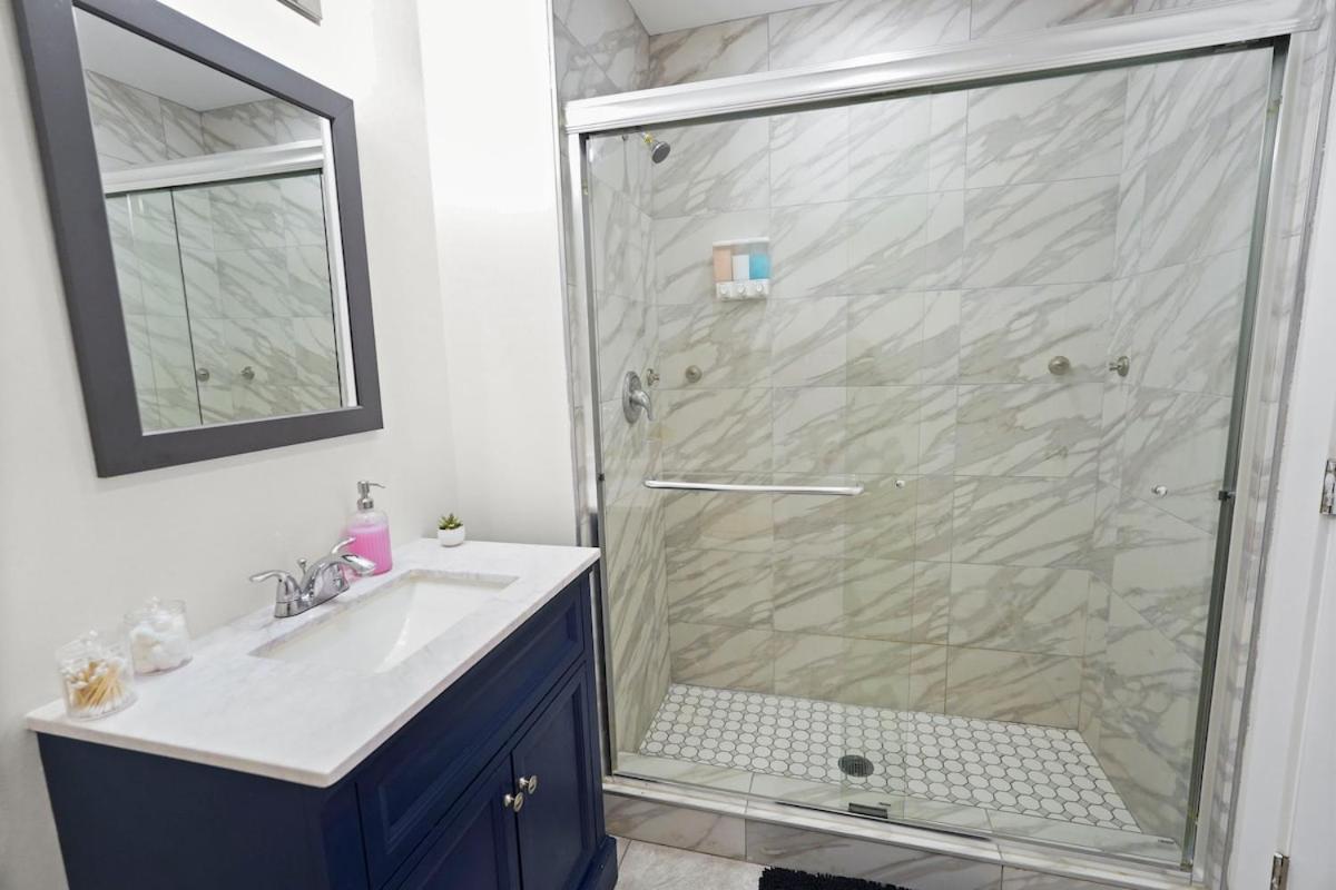 Business And Leisure 420-ok 3br Near Mccormick 2001 South State - 4d *