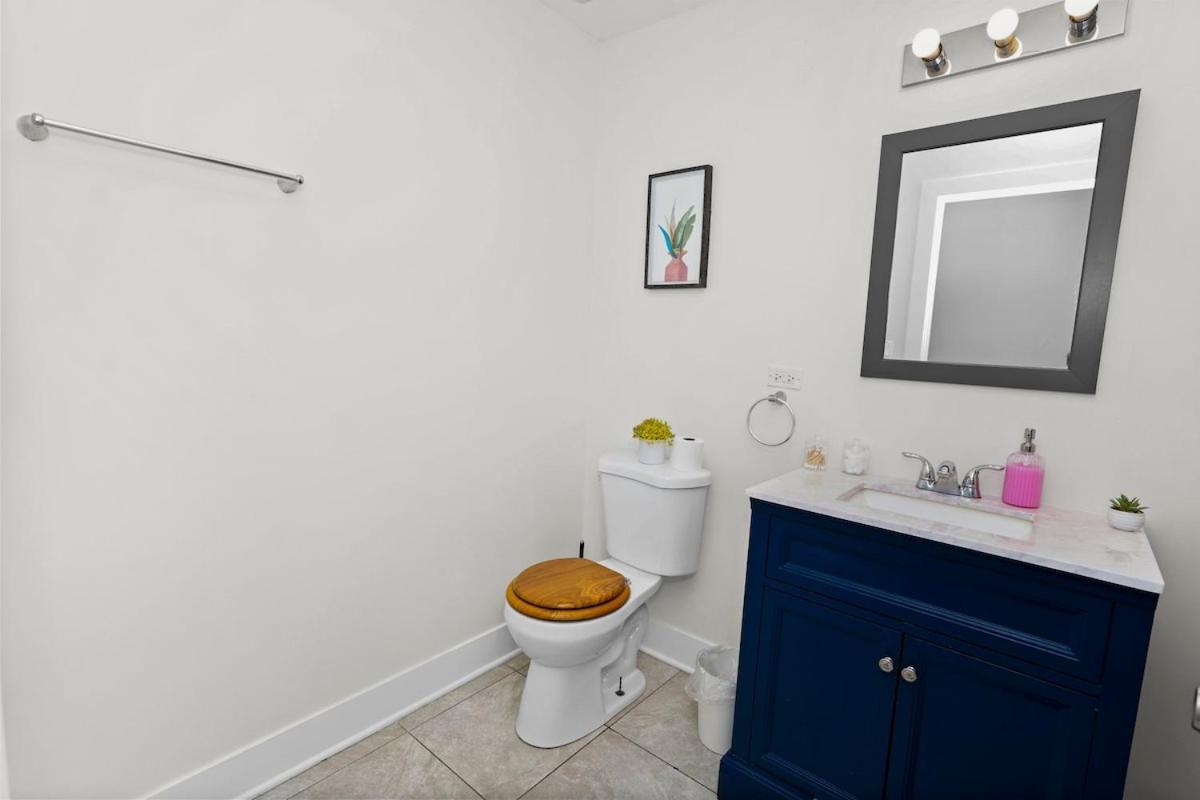 Business And Leisure 420-ok 3br Near Mccormick 2001 South State - 4d Apartment *