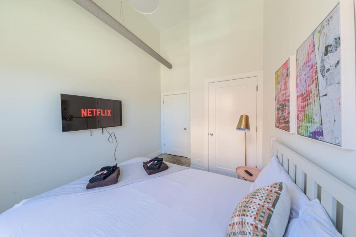 Apartment 420-friendly 3br Oasis Near Uic, Mccormick Place 2001 S State St - 2i Chicago