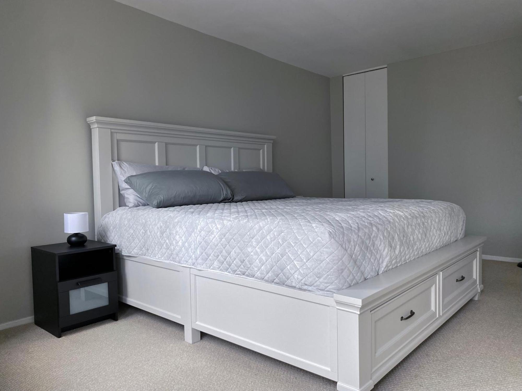 Apartment River North Magnificent Mile Condo, And Views, 43rd Floor Corner, Parking Included! *