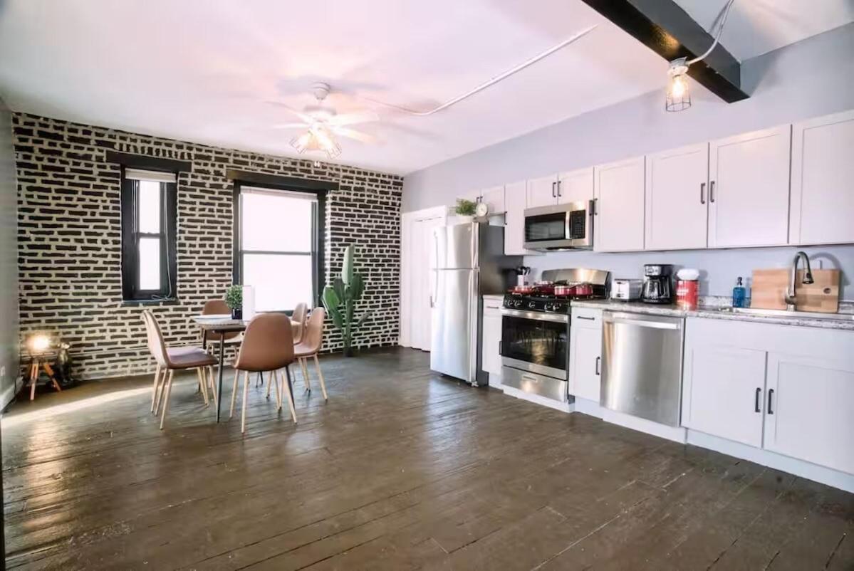 Apartment Spacious 4br Near Mccormick & Soldier Field 2010 South Wabash Ave - 3f *