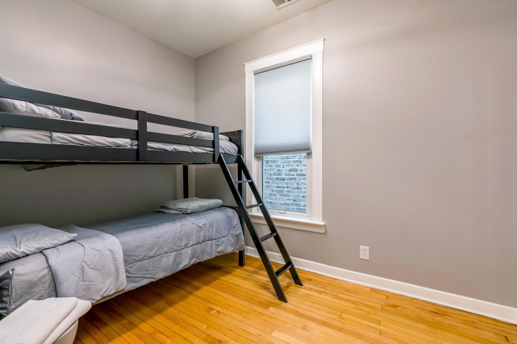 Logan Sq 4br - Free Parking - Near Nightlife & Dt Chicago