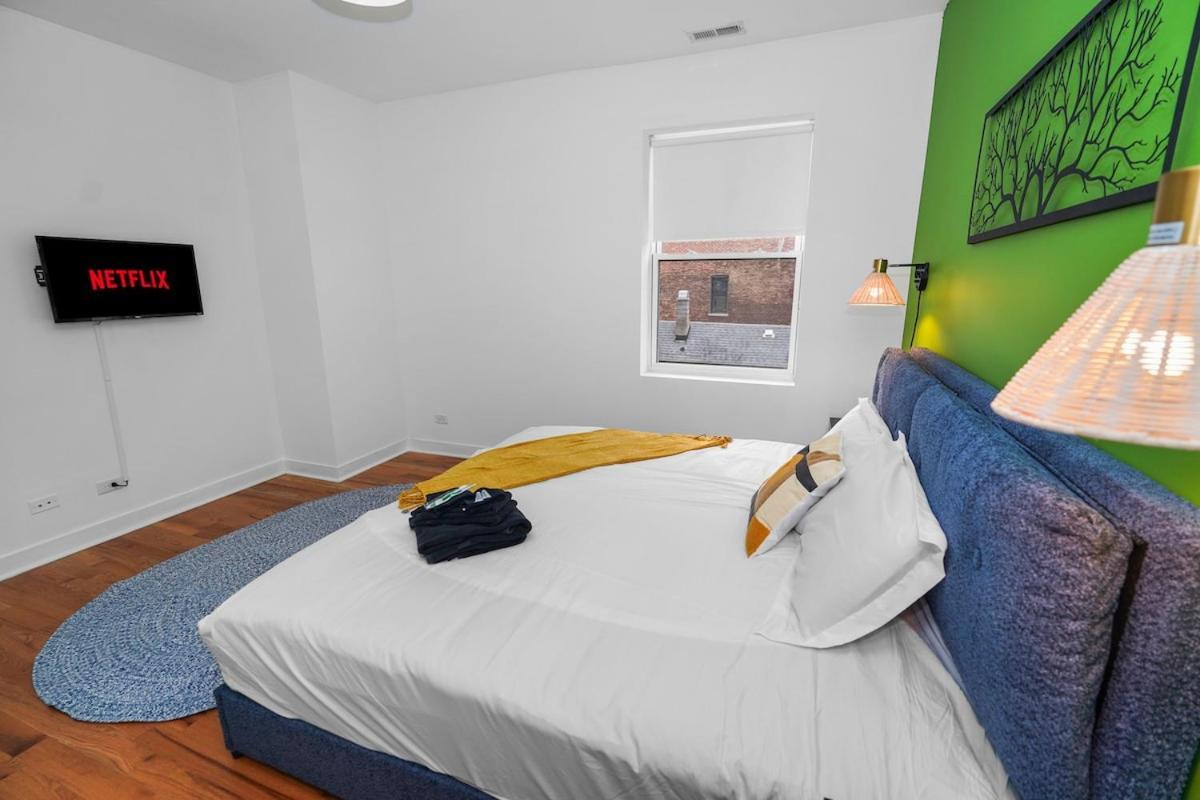 Pilsen 6br Getaway With Game Room, Gym & Paid Parking Near Soldier Field & Mccormick Place *