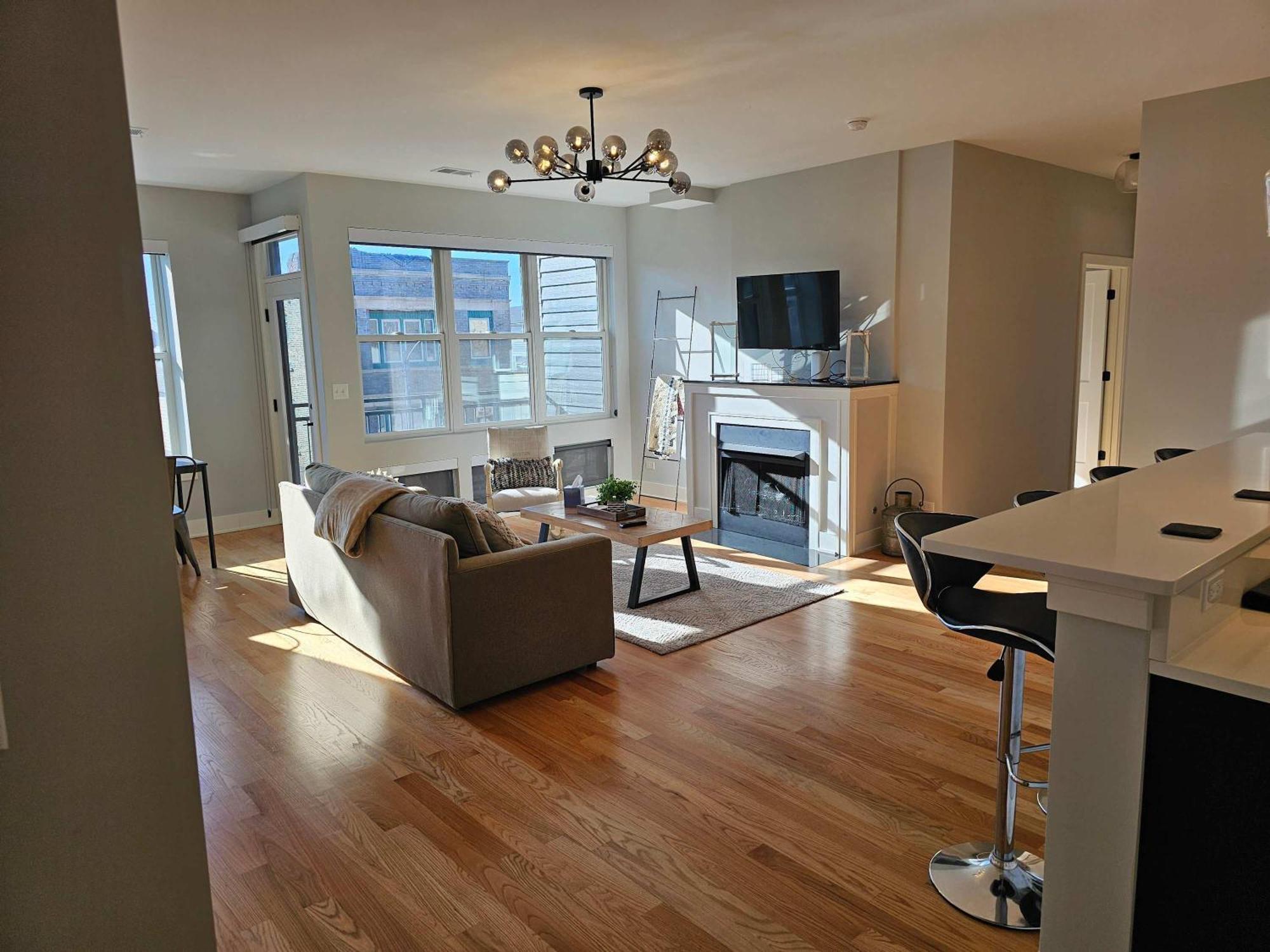 Updated 3 Bedroom Downtown Pilsen Apartment *