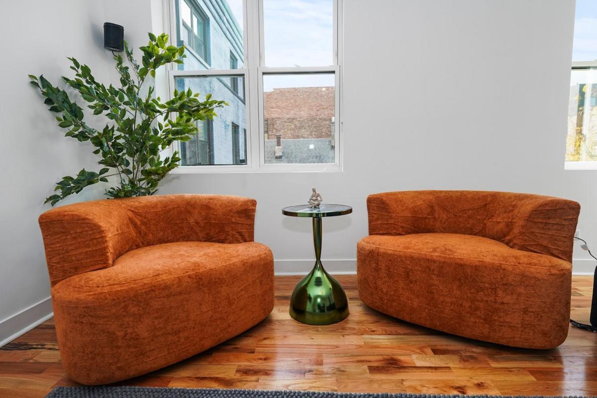 Pilsen 6br Getaway With Game Room, Gym & Paid Parking Near Soldier Field & Mccormick Place *