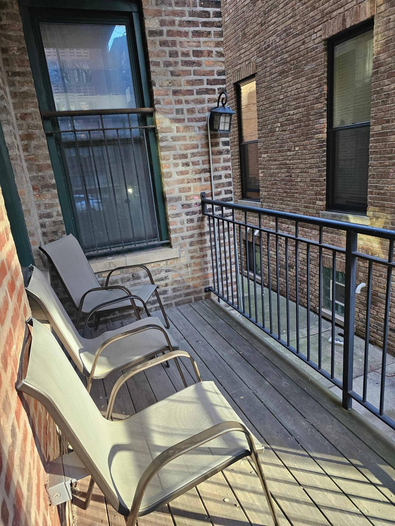Gold Coast Downtown Sleeps 20
