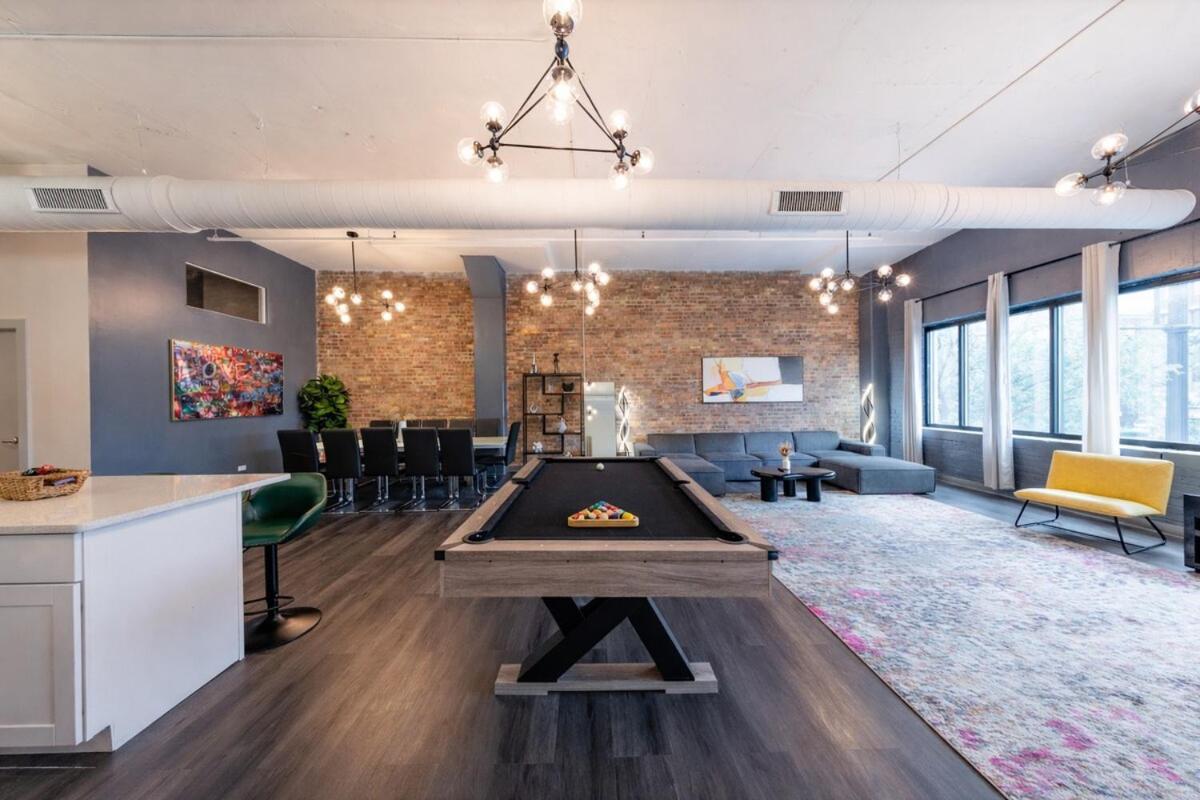 Apartment Massive 6br Luxury Sleeps 12 Guests With Jacuzzi & Pool Table Perfect Group And Optional Parking Near Mccormick Place & Soldier Field