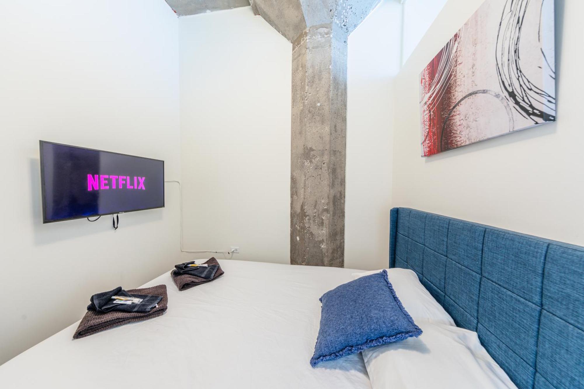 Modern And Bright 2br On Michigan Ave With Optional Parking And Gym Access Near Soldier Field & Grant Park * Chicago