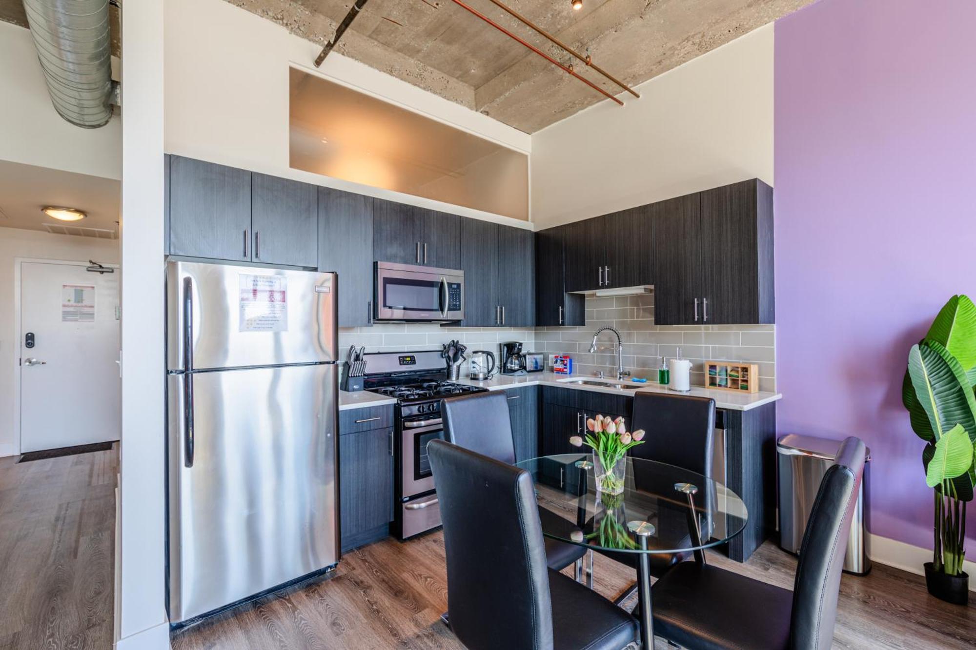 Modern And Bright 2br On Michigan Ave With Optional Parking And Gym Access Near Soldier Field & Grant Park Apartment