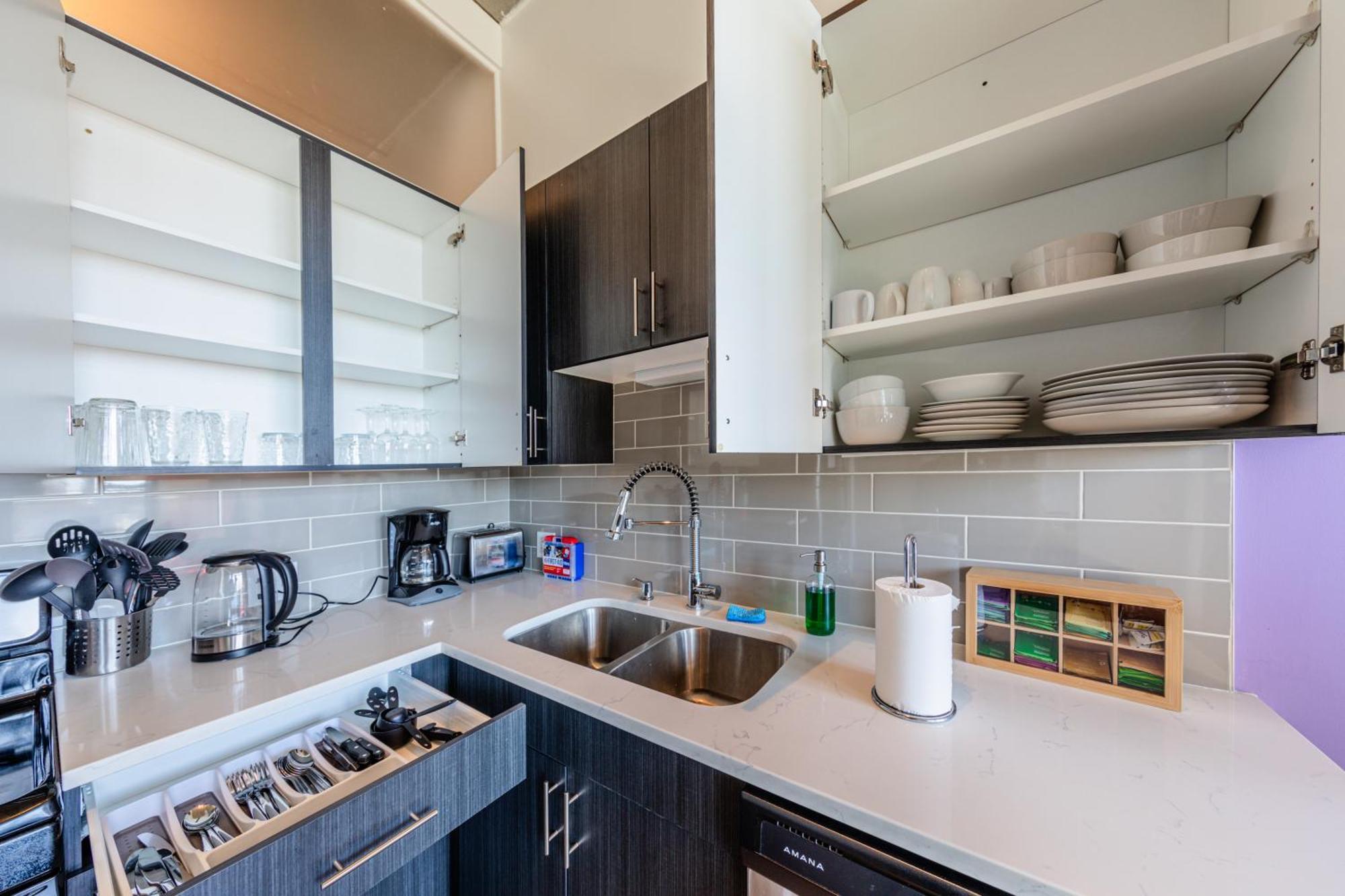 Modern And Bright 2br On Michigan Ave With Optional Parking And Gym Access Near Soldier Field & Grant Park