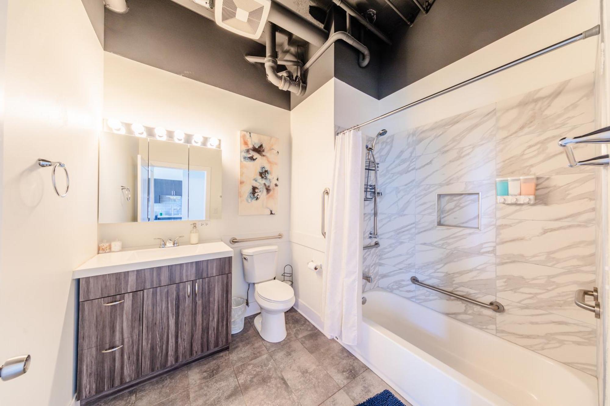 Apartment Modern And Bright 2br On Michigan Ave With Optional Parking And Gym Access Near Soldier Field & Grant Park Chicago