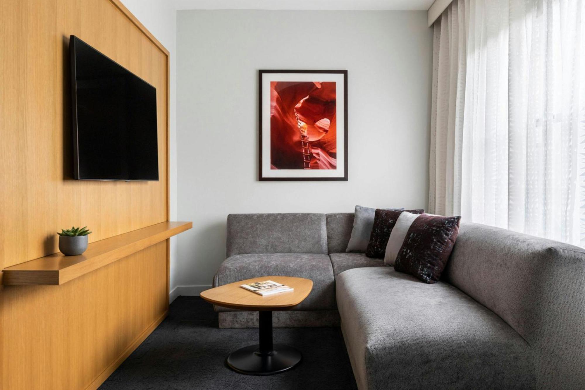 55 Downtown 4*