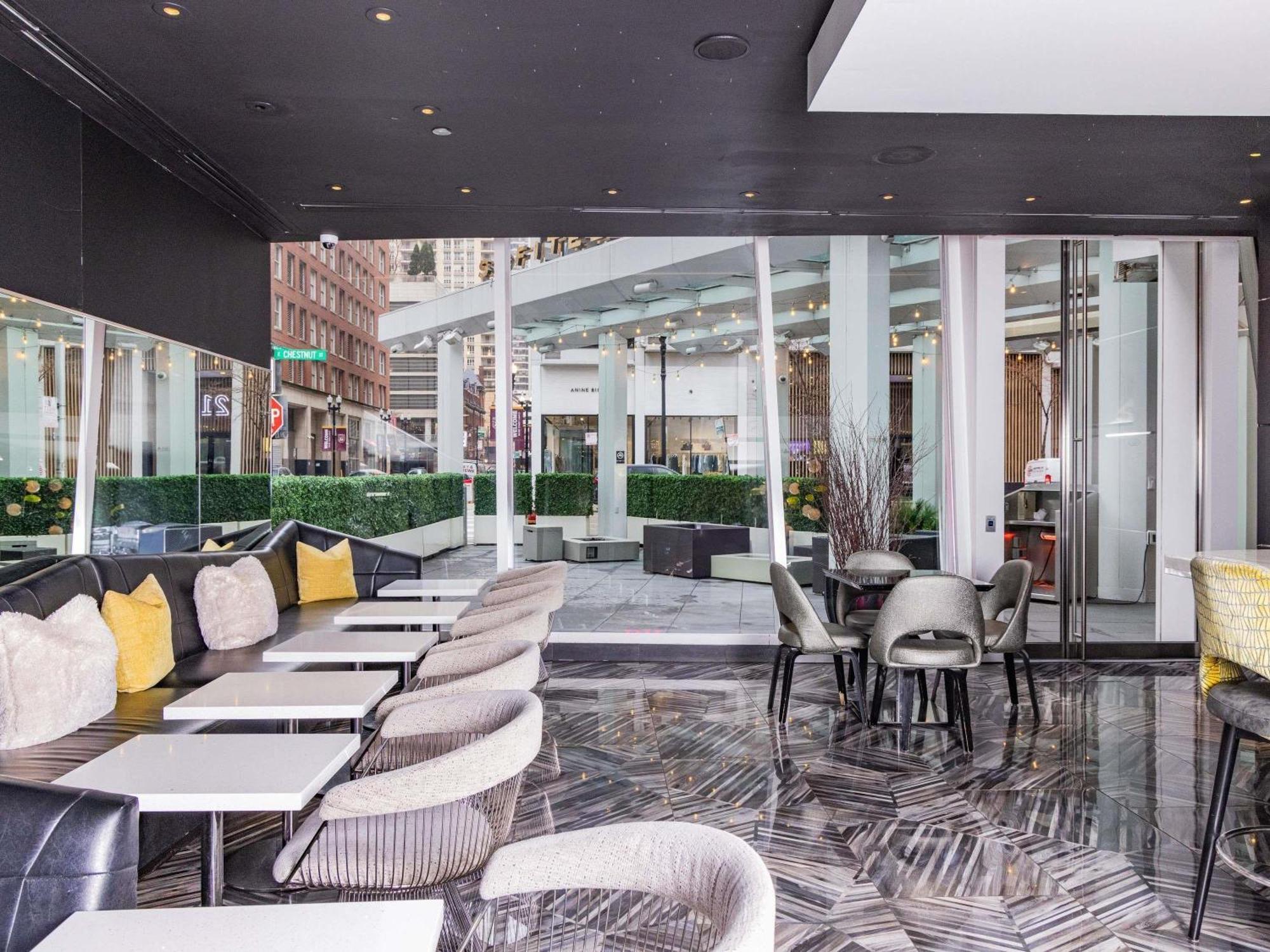 Sofitel Magnificent Mile Hotel 5*