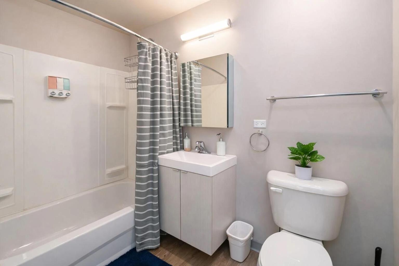 Modern 2br In South Loop Near Soldier Field, Grant Park, Downtown, & Lakefront Trail Chicago