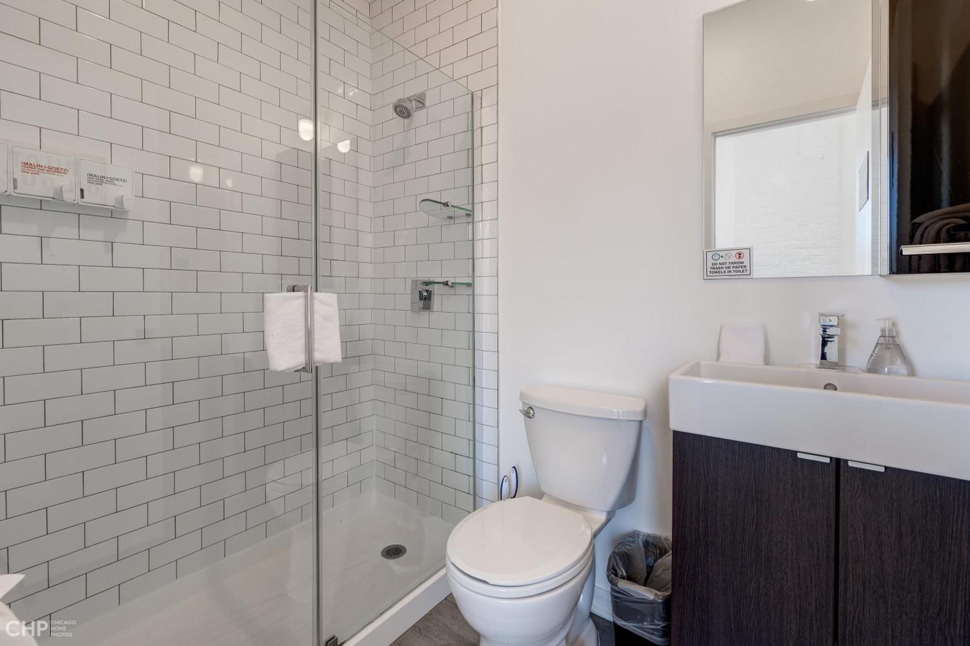 Hotel Studio Apartment With Queen Bed Chicago