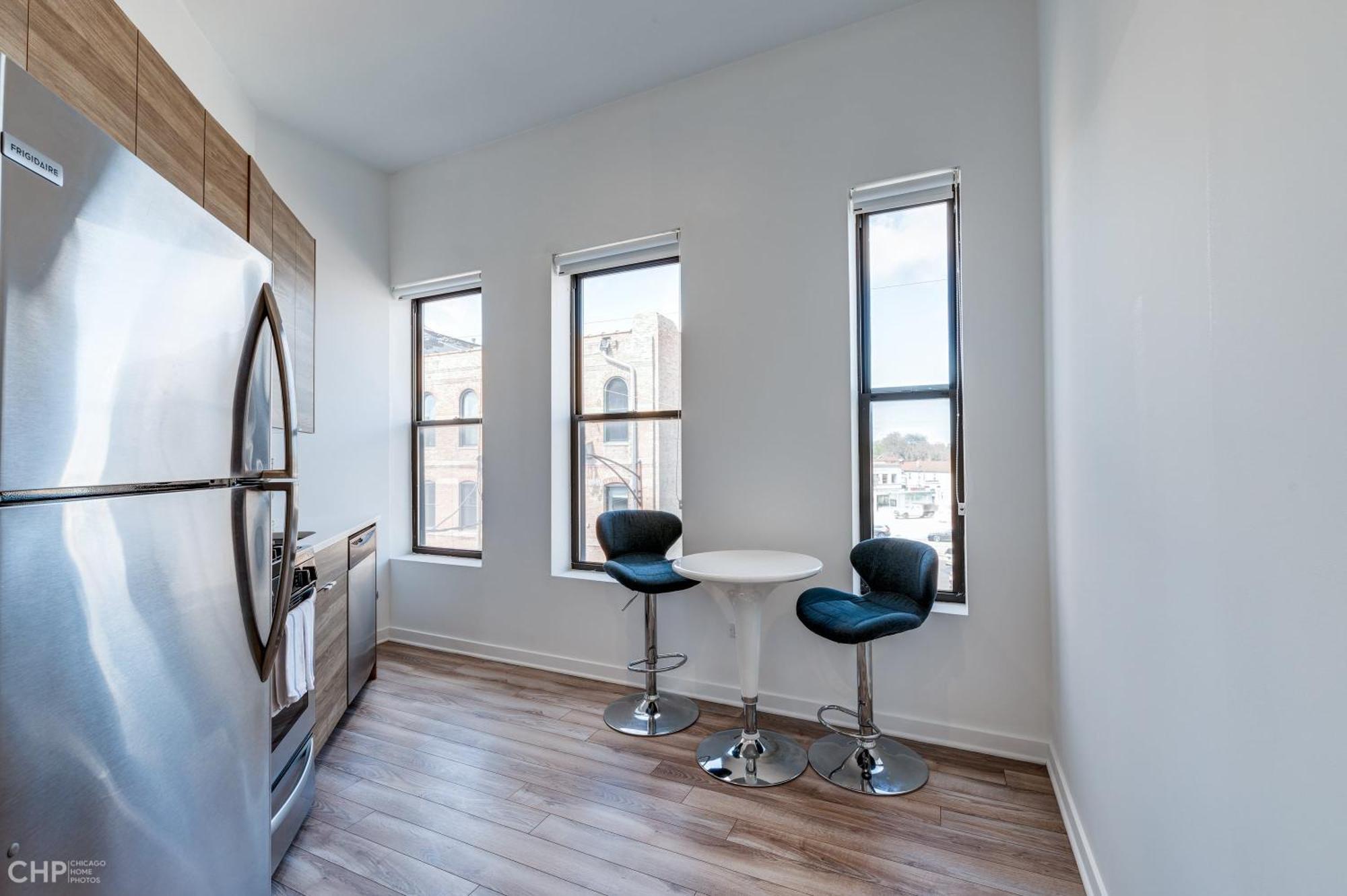 Hotel Studio Apartment With Queen Bed Chicago