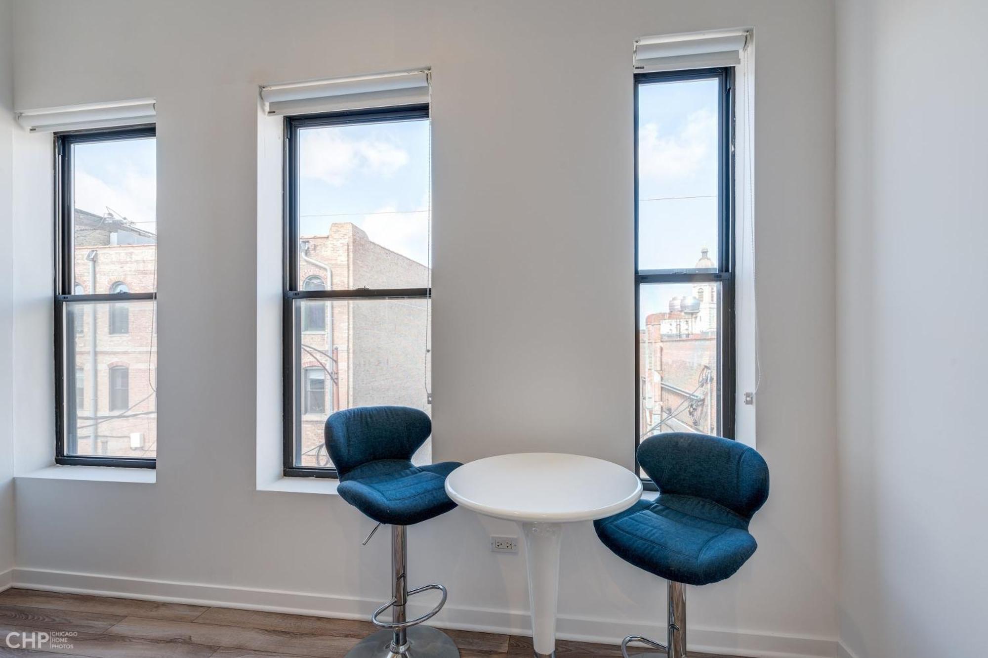 Studio Apartment With Queen Bed *