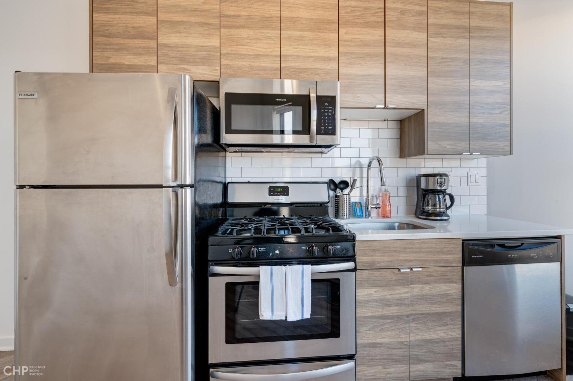 Studio Apartment With Queen Bed Chicago