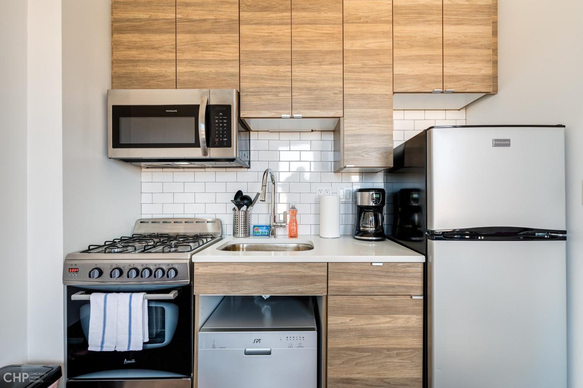 Studio Apartment With Queen Bed Chicago