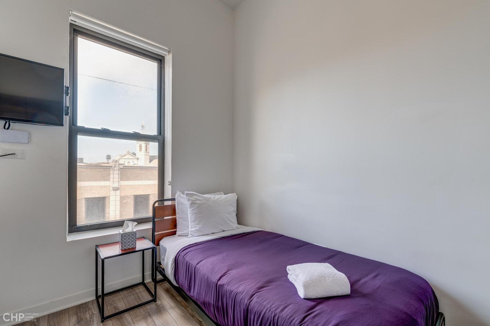 Studio Apartment With Queen Bed * Chicago