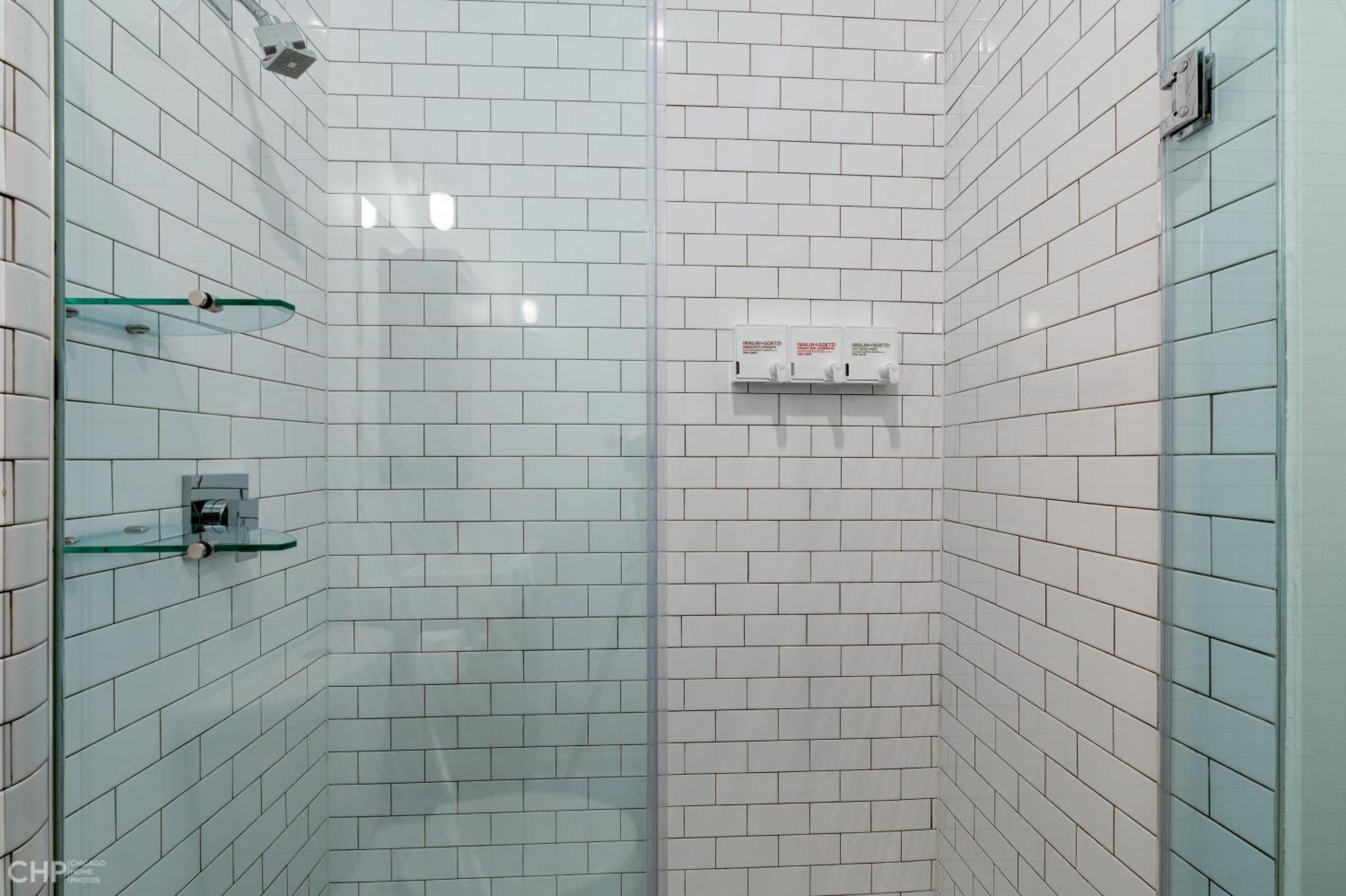 Hotel Studio Apartment With Queen Bed *