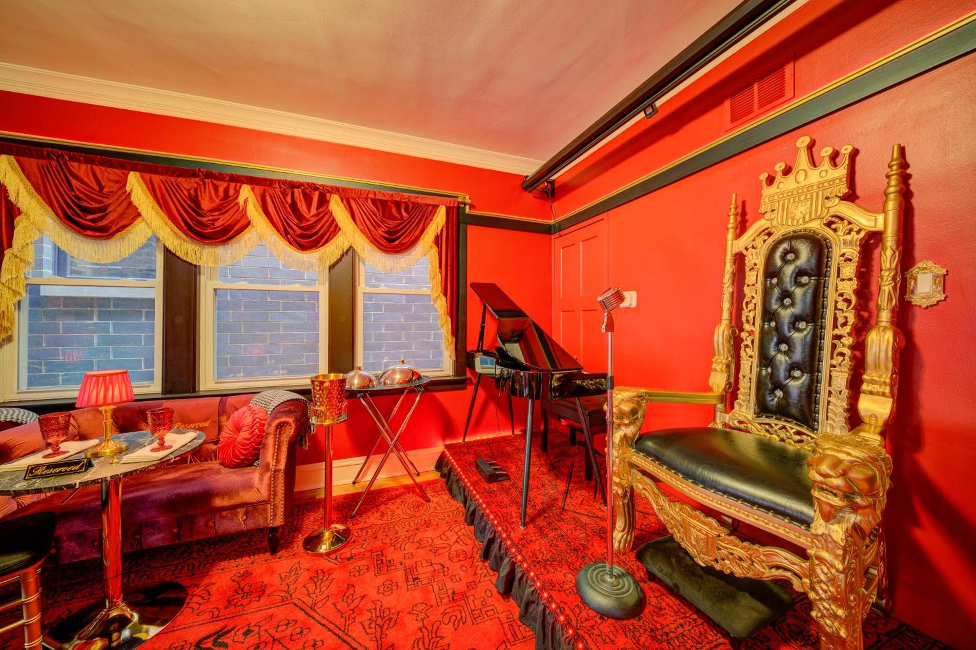 The Twin Lions: Bespoke Travel W/ Speakeasy* * Chicago