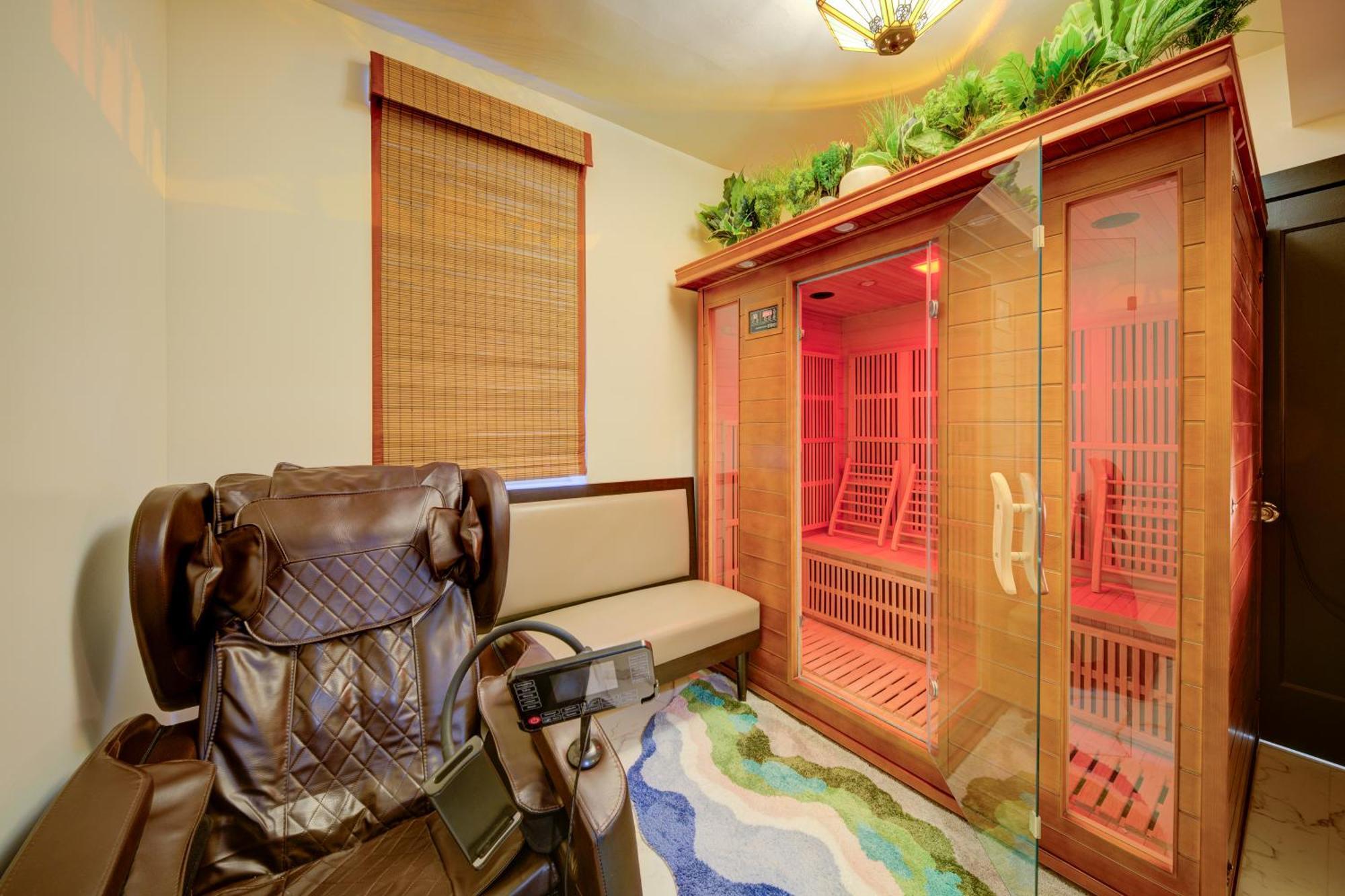 The Twin Lions: Bespoke Travel W/ Speakeasy* * Chicago