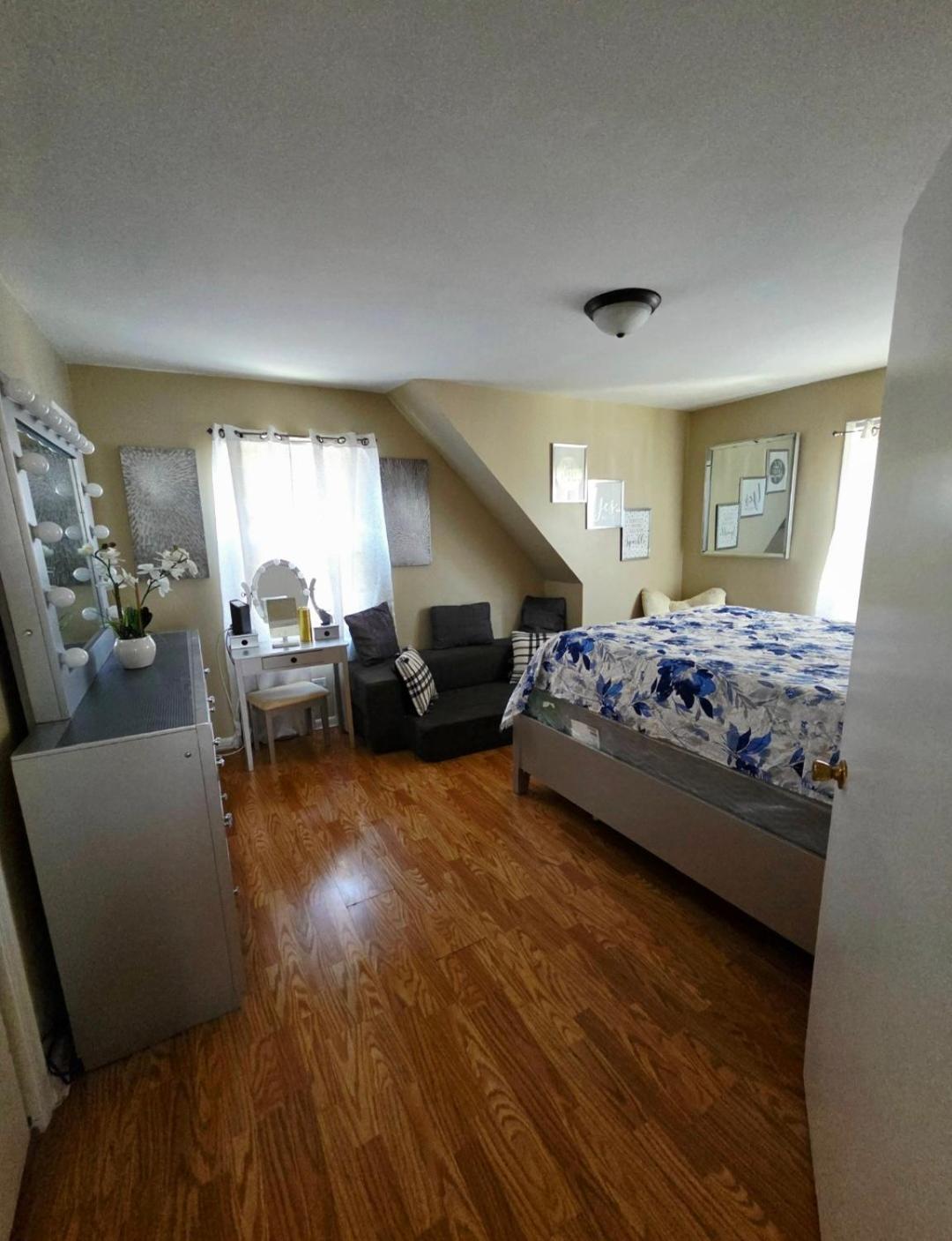 Comfortable & Relaxing Charming 3br Unit Chicago