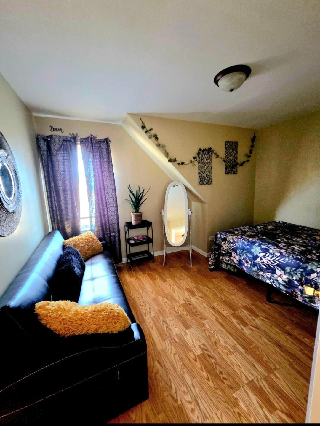 Apartment Comfortable & Relaxing Charming 3br Unit *