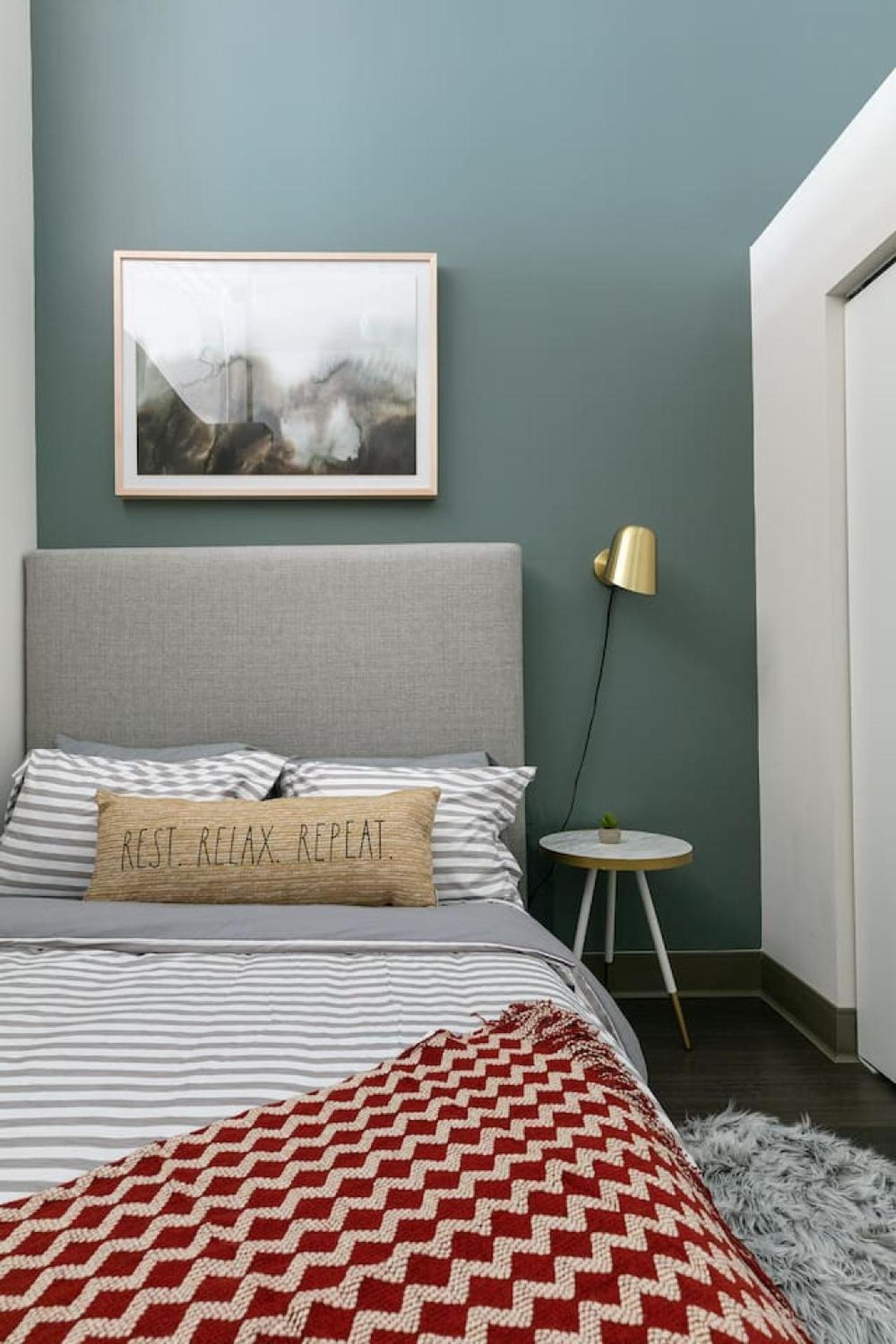 Holiday home Downtown Mich Ave - 6 Penthouses, Sleep 25