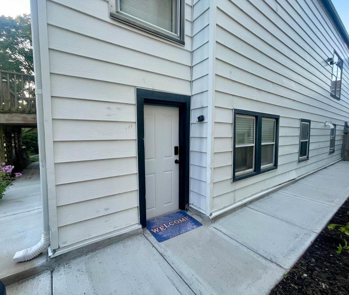 Lower Level Luxury Apartment *
