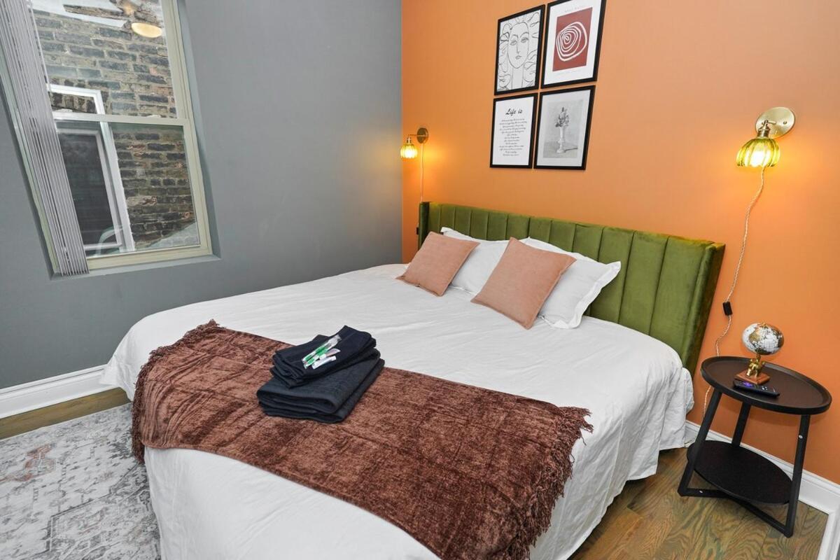 Stylish 2br Near United Center & Mrt