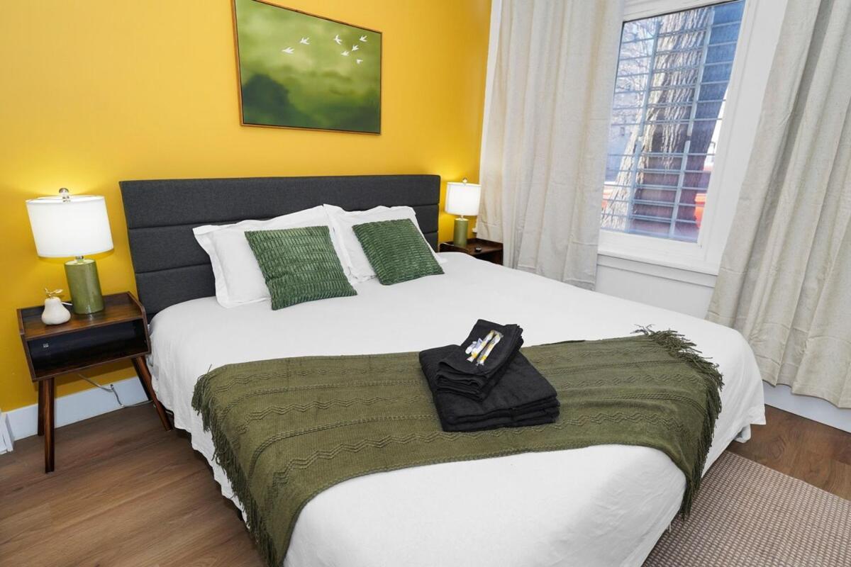 3br King Beds Sleeps 8 Near Humboldt Park Apartment Chicago