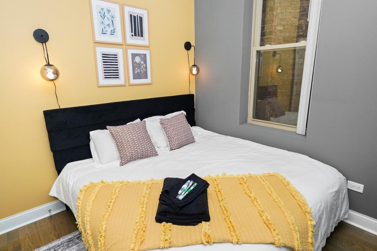 Modern 2br Retreat Near United Center * Chicago