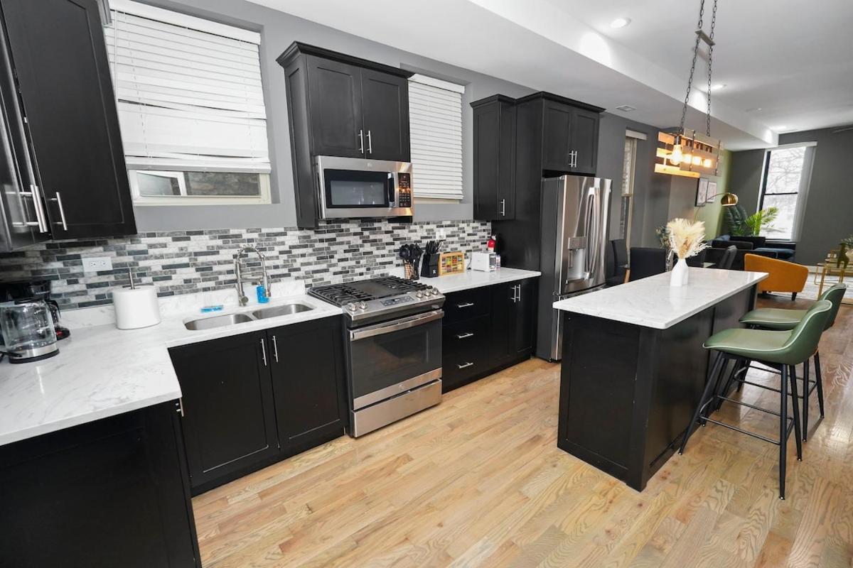 Modern 2br Retreat Near United Center