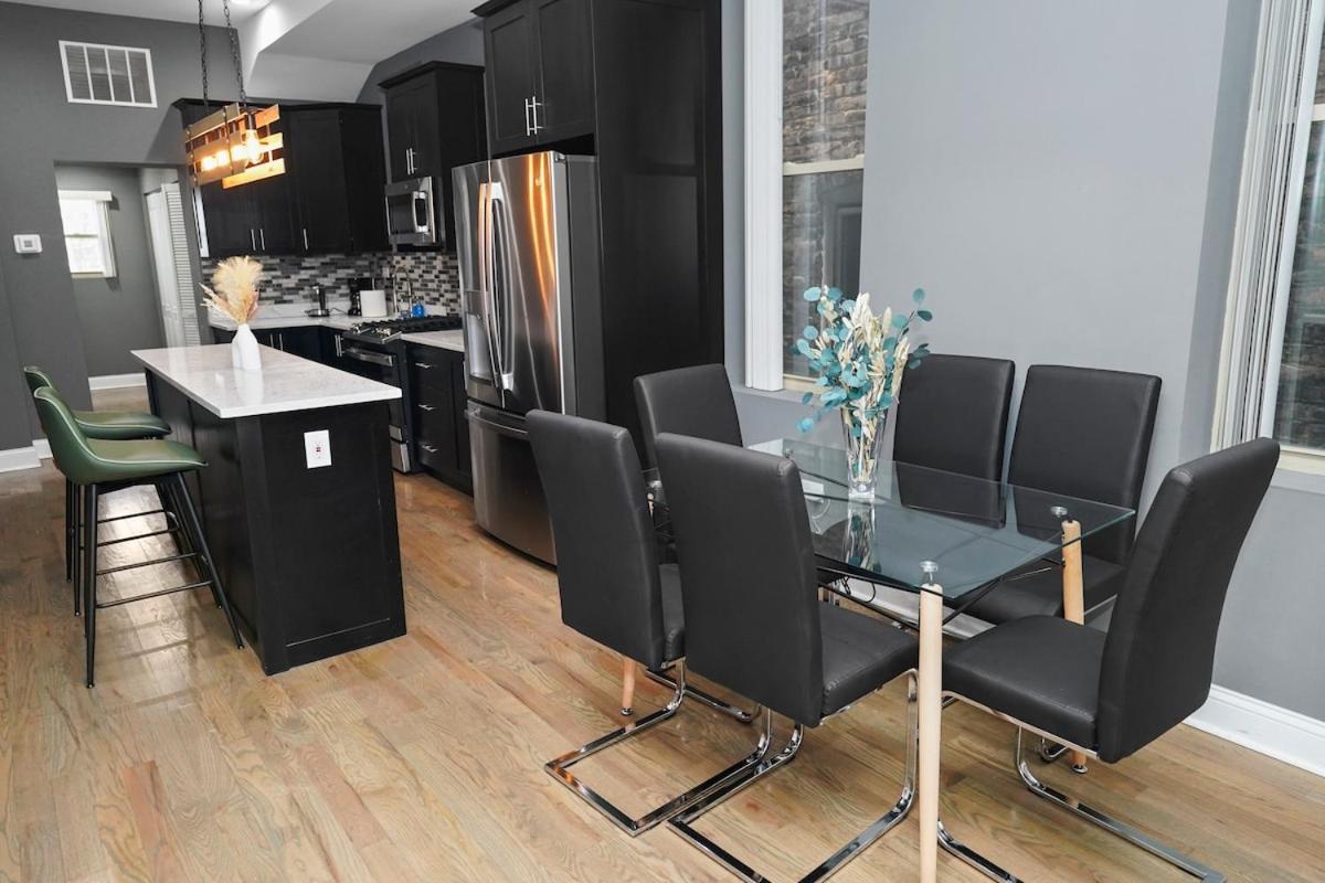 Modern 2br Retreat Near United Center Apartment *