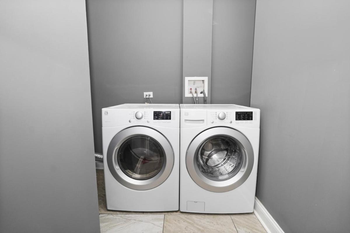 Stylish 2br Near United Center & Mrt Apartment Chicago