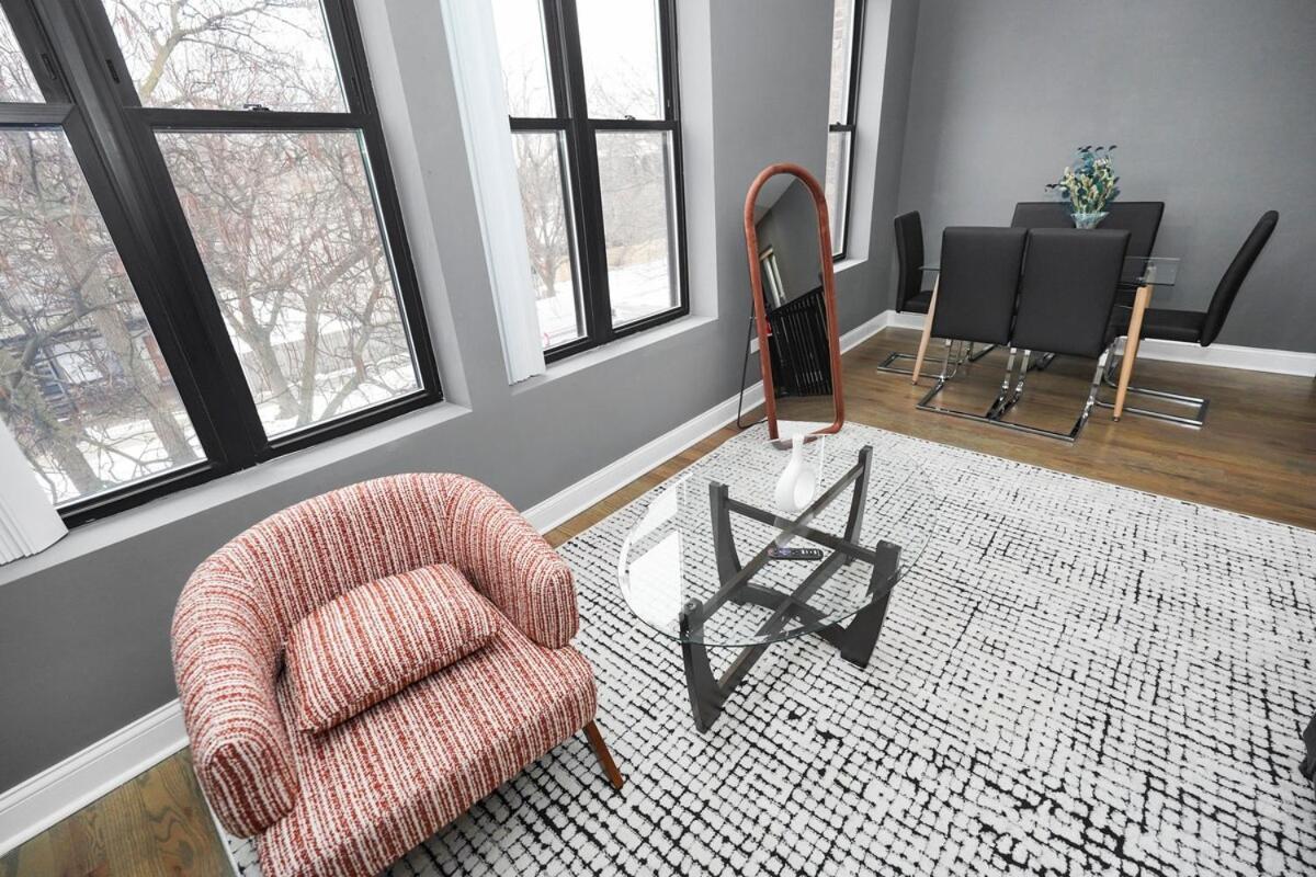Stylish 2br Near United Center & Mrt *
