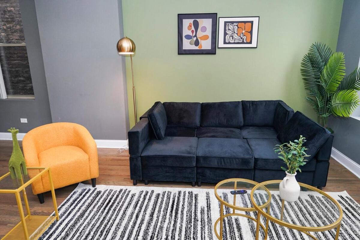 Modern 2br Retreat Near United Center Chicago