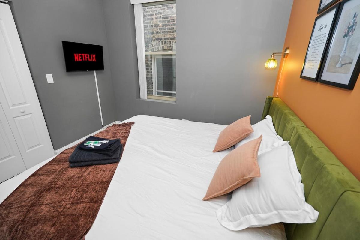 Stylish 2br Near United Center & Mrt Chicago