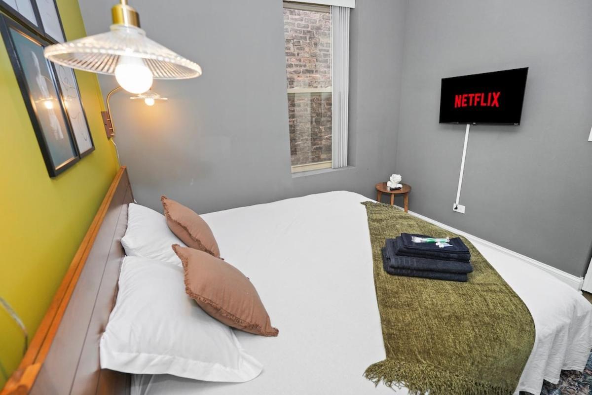 Stylish 2br Near United Center & Mrt Apartment Chicago