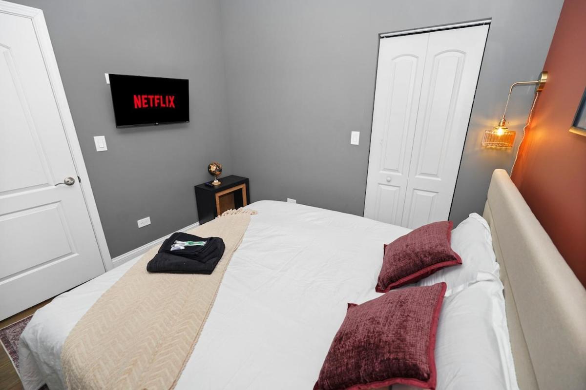 Modern 2br Retreat Near United Center Chicago