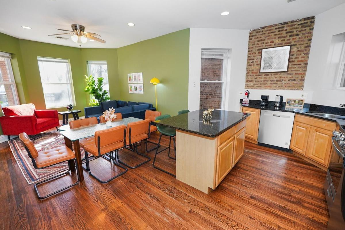 King Bed 6br With Pool Table Sleeps 16 Near Humboldt Park Apartment Chicago