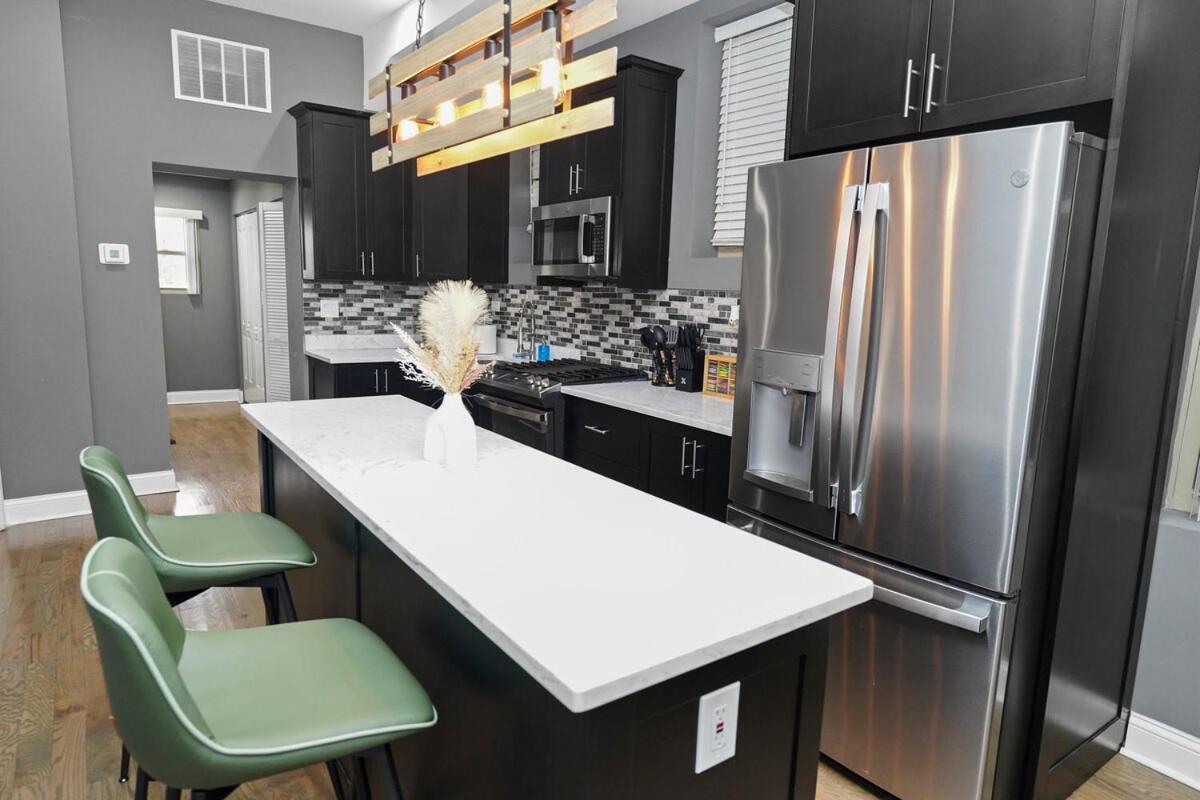 Apartment Modern 2br Retreat Near United Center *