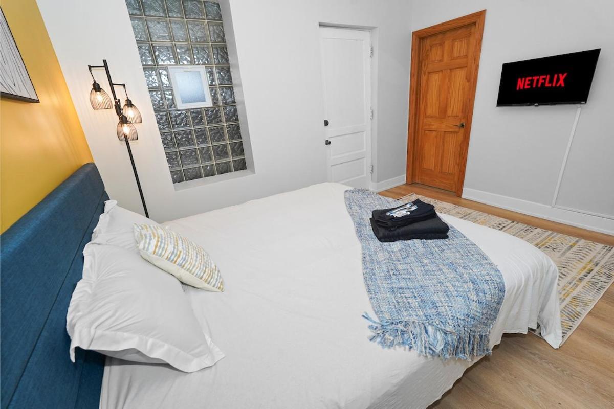 King Bed 6br With Pool Table Sleeps 16 Near Humboldt Park