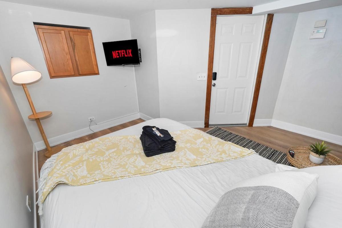 King Bed 6br With Pool Table Sleeps 16 Near Humboldt Park